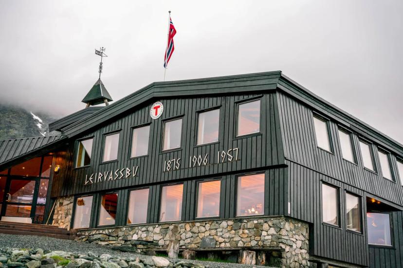 Leirvassbu Hut image 1