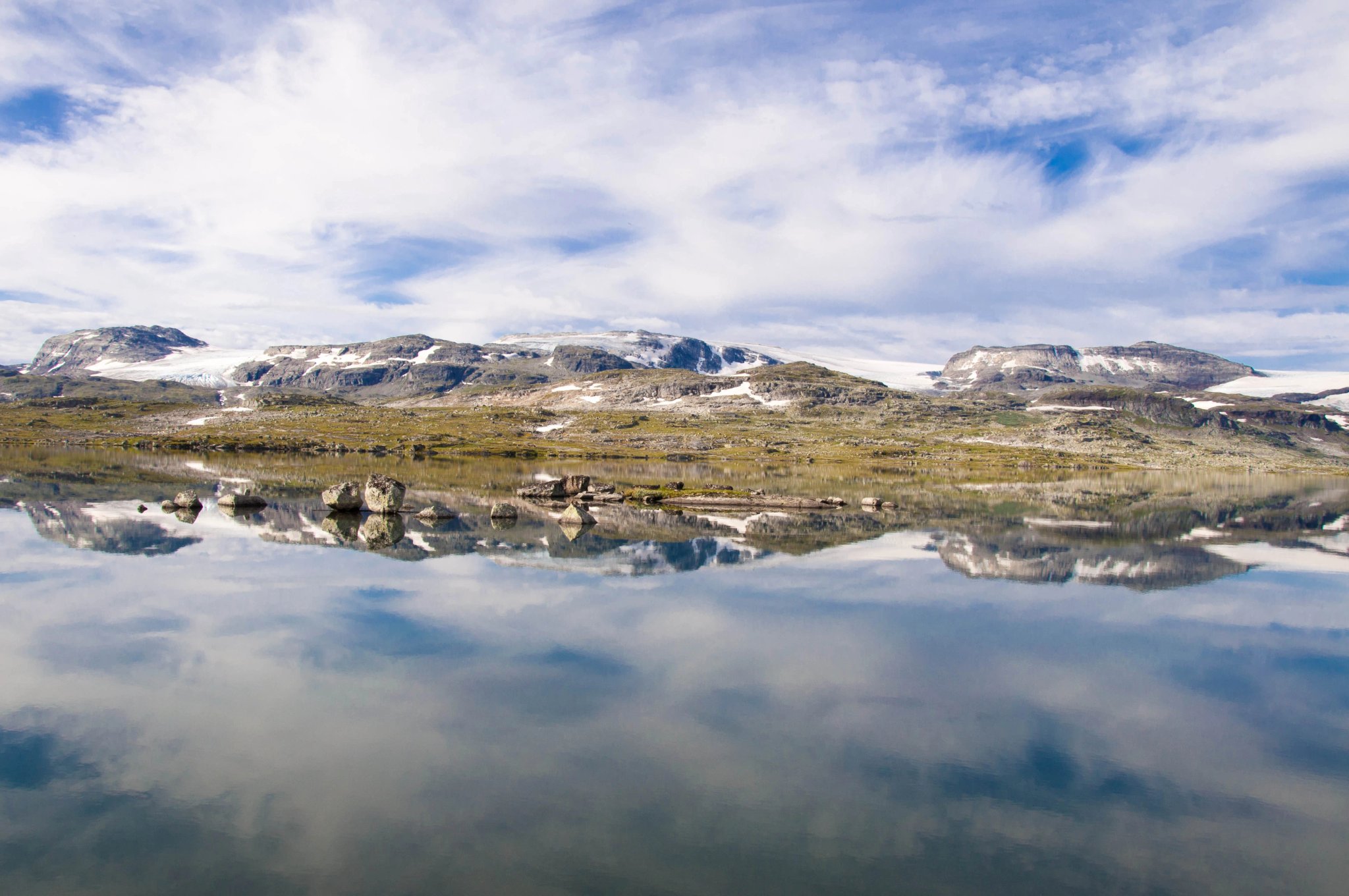 Frühe Morgenreflexionen, Lake Finse, Norwegen