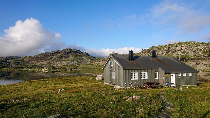 Hellevassbu Hut
